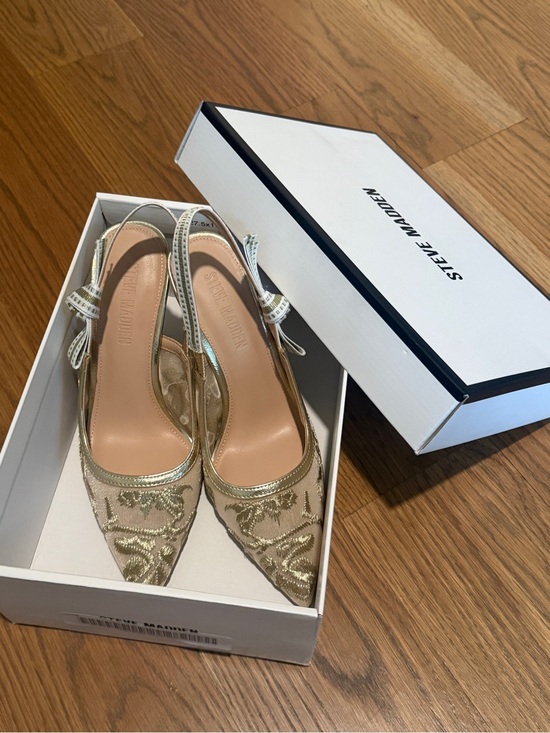Steve Madden Shoes - Steve Madden Gold and Cream Embroidered Pointed Slingback Heels
